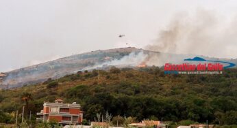 Gaeta, incendio a Forte Emilio: In azione elicotteri