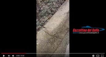 Perdita d’acqua in via S.Agostino a Gaeta, la segnalazione di un lettore (#video)