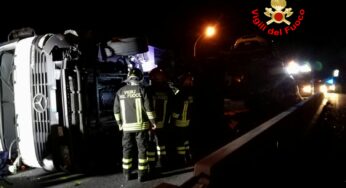 Sperlonga, si ribalta bisarca. Intervento nella notte per i Vigili del Fuoco