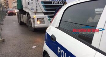 Gaeta, la Polizia Locale multa i Tir sulla Via Flacca; Circolavano nel tratto interessato dal divieto