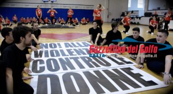 Latina urla “NO alla violenza sulle Donne”: coreografia del Liceo Manzoni
