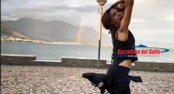 Ambra Angiolini a Gaeta. Successo di like su Instagram