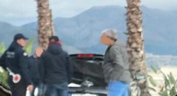 Gaeta, incidente sul Lungomare. Auto finisce nelle aiuole