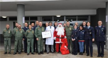Un Babbo Natale in “azzurro” atterra al “Goretti”