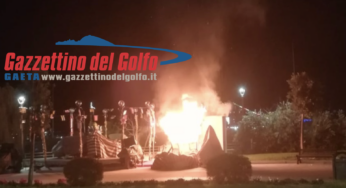Gaeta, fiamme alle giostrine sul Lungomare Caboto (#foto)