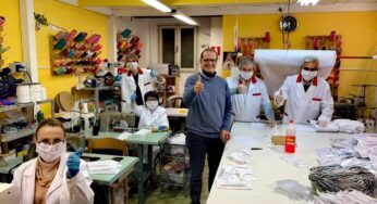 Gaeta, artigiani al lavoro per la produzione di mascherine