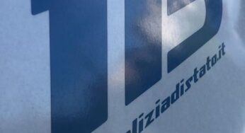 Aggredisce la moglie e il figlio di 10 anni, il bambino chiama la polizia. Denunciato