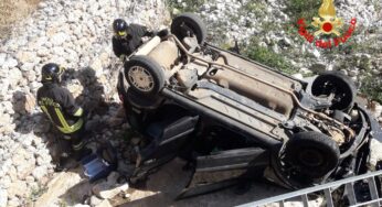 Gaeta, auto si ribalta ai 25 ponti (FOTO)