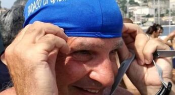 Gaeta, il sindaco Mitrano partecipa alla traversata a nuoto “Swimming Paradise” (FOTO)