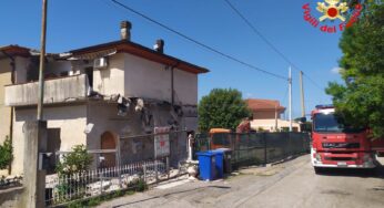Crolla solaio di una palazzina in ristrutturazione: morto operaio