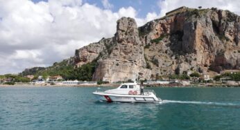 Soccorsa imbarcazione con avaria al motore