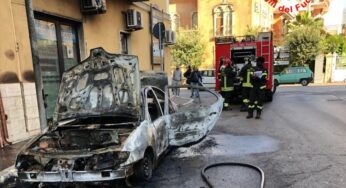 Auto in fiamme a Fondi, intervenuti i Vigili del Fuoco