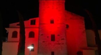 No alla violenza sulle donne: a Fondi i monumenti si illuminano di rosso