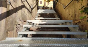 Continuano i lavori di riqualificazione e messa a norma della scala di Maranola