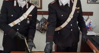 Ruba i gioielli al nonno, denunciato 18enne