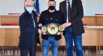 Il sindaco Maschietto incontra il campione mondiale di boxe Michael “Lonewolf” Magnesi