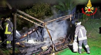 Capanno in fiamme, intervengono i Vigili del Fuoco
