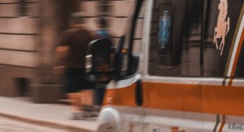 Incidente sull’Appia, tre veicoli coinvolti: due persone ferite