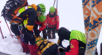 Scivola per decine di metri in montagna, scialpinista salvato dal Soccorso Alpino
