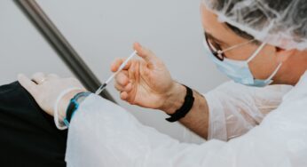 Vaccino, da venerdì nel Lazio anche di notte