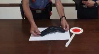 Rissa sul lungomare, recuperata pistola giocattolo