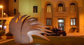 Ruba due portafogli e tre borse: denunciata 23enne