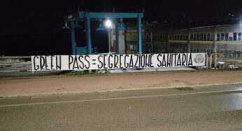 Green Pass, striscioni di CasaPound in tutta Italia: scelta folle, è segregazione sanitaria”