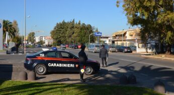 Ruba la borsa ad un’anziana fuori il supermercato: arrestato