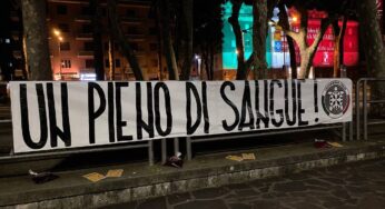 Caro benzina, blitz di CasaPound in tutta Italia: sacche di sangue e distributori sigillati