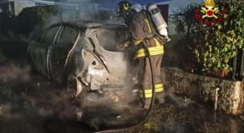 Minturno, auto in fiamme