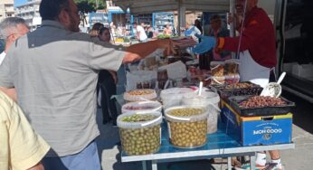Volantinaggio Italia Sovrana e Popolare al Mercato di Gaeta