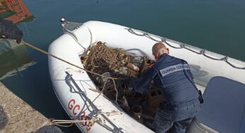 Pesca illegale, la Guardia Costiera sequestra attrezzi non consentiti