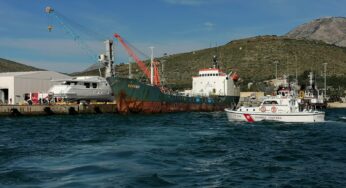Esercitazione complessa antincendio, antinquinamento e di evacuazione medica della Guardia Costiera nel porto di Gaeta