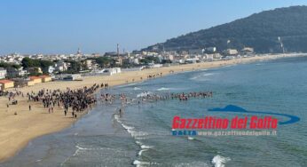 Gaeta, tradizionale tuffo a Serapo per un buon 2023 (VIDEO)