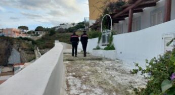 Ruba in due case e consuma anche bevande, denunciato 18enne