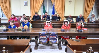 “Gliu Sciusc d’ Gaeta”, presentata in aula consiliare l’iniziativa promossa dall’amministrazione comunale all’insegna della tradizione