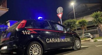 Accoltellano 4 uomini fuori l’enoteca, denunciati un uomo e una donna