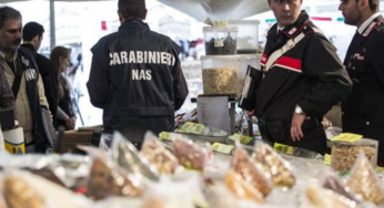 Blitz dei NAS al mercato settimanale di Latina, sequestrati circa 3 quintali di alimenti vari, prodotti ittici e ortofrutticoli