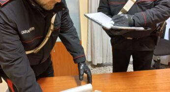 Fermato con un panetto di hashish, denunciato 45enne