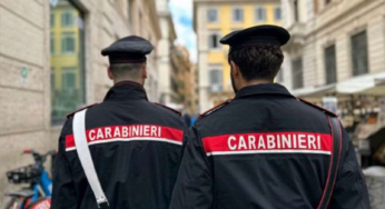 Rissa all’interno di un distributore automatico di alimenti, tre denunciati