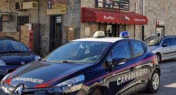 Picchiato e derubato in stazione: un arresto e due denunciati