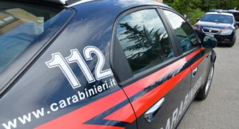 Sorpresi a bucare le gomme del veicolo di un anziano, denunciati dai Carabinieri