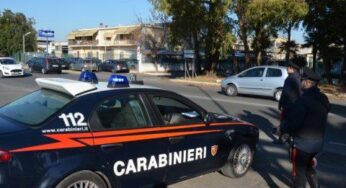 Entra in un ristorante e ruba un cellulare, denunciato