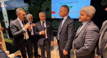 Fruit Logistica: Lollobrigida visita lo stand del MOF