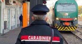 Minaccia di gettarsi sotto un treno, salvato dai Carabinieri
