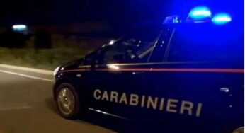 Minaccia il compagno con un coltello, denunciata