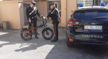 Ruba una bici elettrica, una denuncia per furto