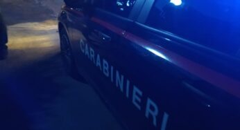 Furgone in fiamme all’interno di un residence, indagano i Carabinieri
