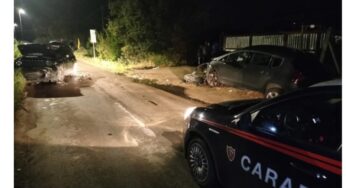 Scontro tra due auto, due feriti