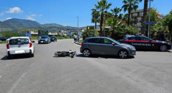 Incidente tra auto e scooter, centauro trasportato in ospedale